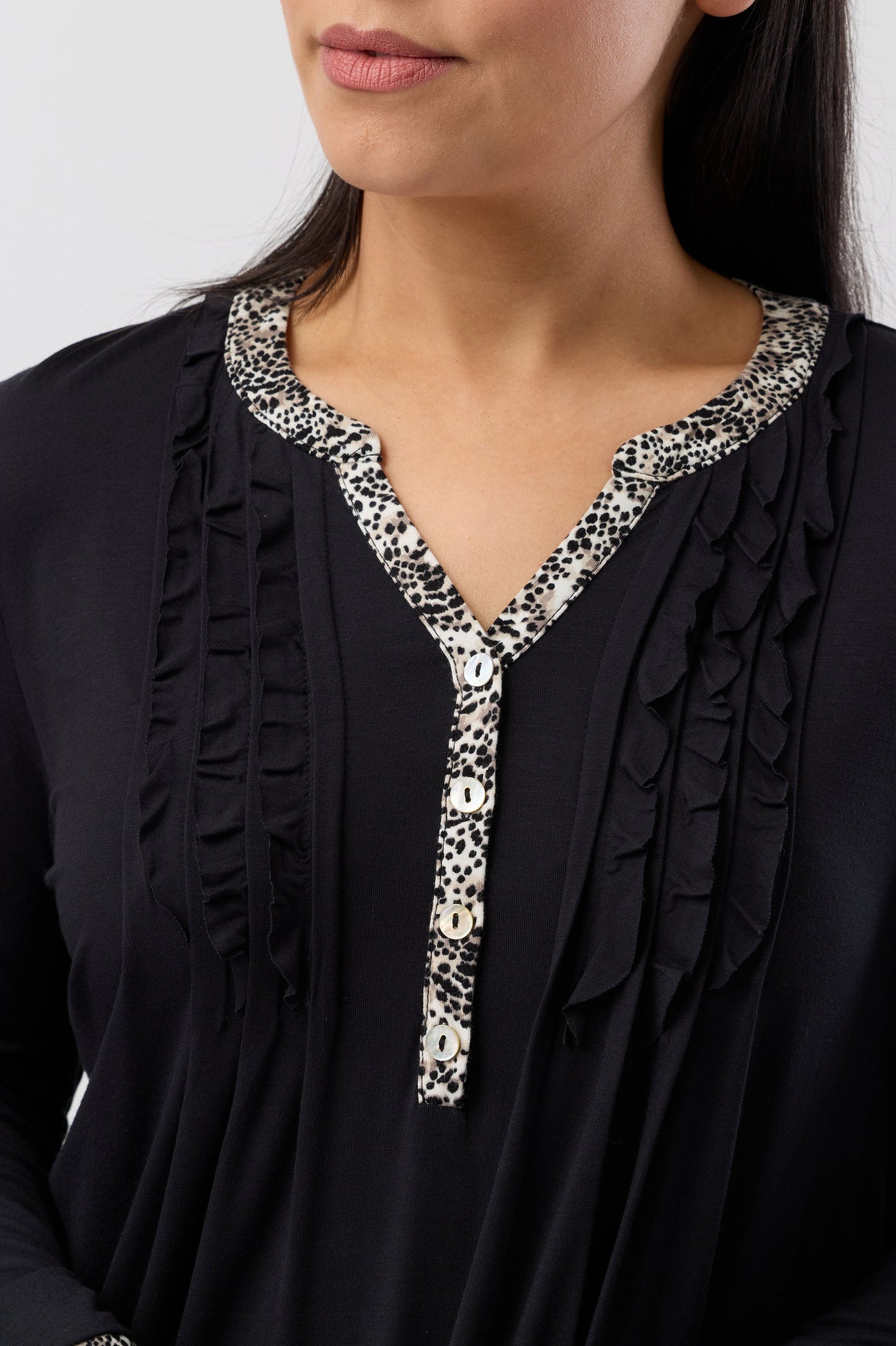 LEOPARD RUFFLE NIGHTIE BLACK - Y333L6